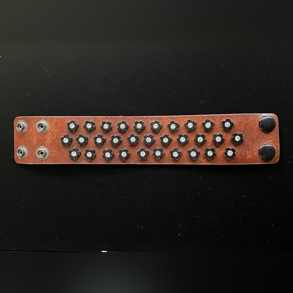 Leather with Enamel Black Daisy Flowers and Rhinestones Adjustable Bracelet - Picture 4 of 11